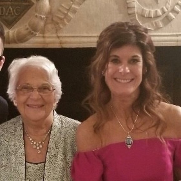 Meet your Posher, Lisa - Picture 1 of 1